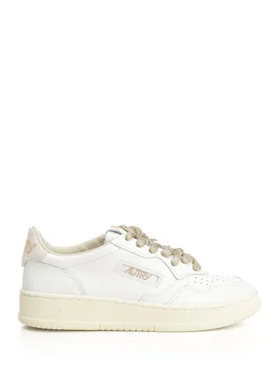 Autry Medalist Low Sneakers In White Leather And Suede Heel Tab In White