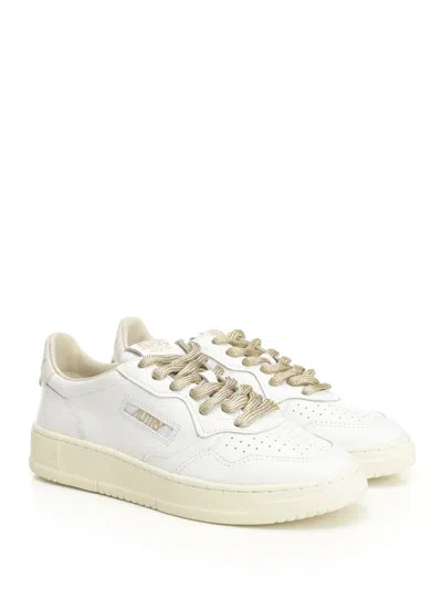 Autry Medalist Low Sneakers In White Leather And Suede Heel Tab In White