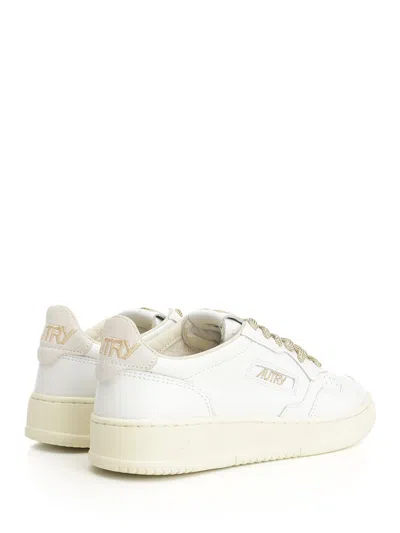 Autry Medalist Low Sneakers In White Leather And Suede Heel Tab In White