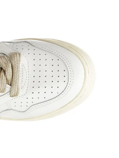 Autry Medalist Low Sneakers In White Leather And Suede Heel Tab In White