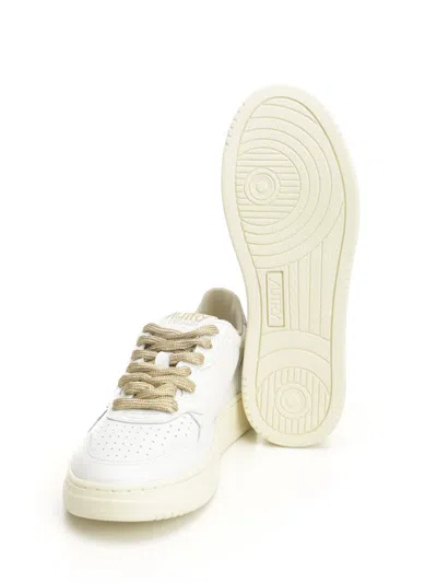 Autry Medalist Low Sneakers In White Leather And Suede Heel Tab In White