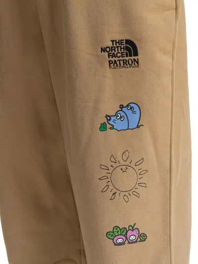 The North Face Graphic Print Elastic Waistband Trousers In Gray