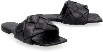 Bottega Veneta The Lido Intrecciato Leather Sandal In Black