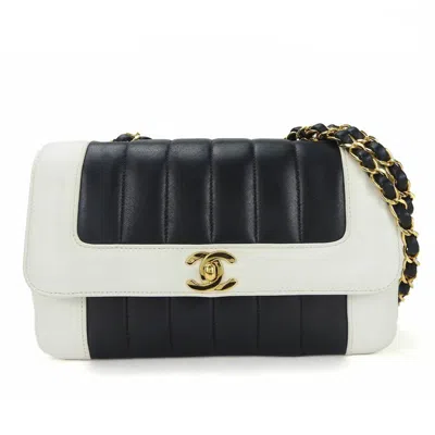 Pre-owned Chanel Navy White Leather Shoulder Bag ()