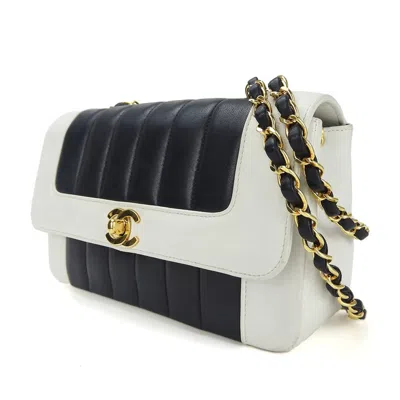 Pre-owned Chanel Navy White Leather Shoulder Bag ()