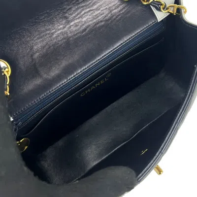 Pre-owned Chanel Navy White Leather Shoulder Bag ()