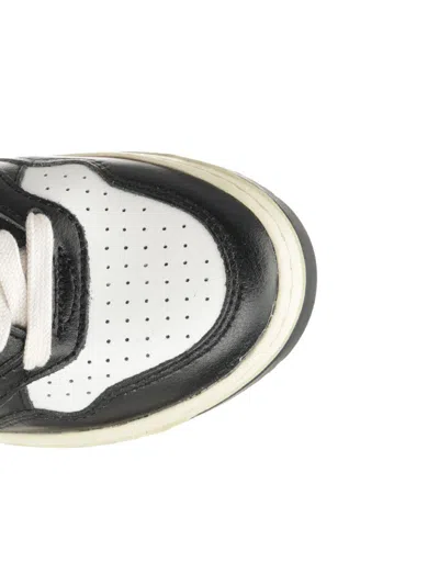 Autry Medalist Low Sneakers Gold In Black