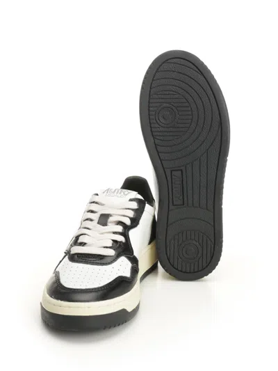 Autry Medalist Low Sneakers Gold In Black