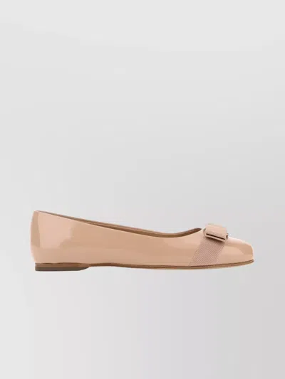 Ferragamo Glossy Ballet Flats With Delicate Bow In Neutral