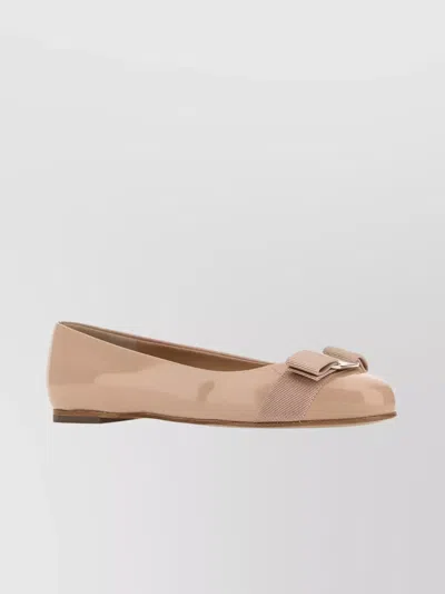 Ferragamo Glossy Ballet Flats With Delicate Bow In Neutral