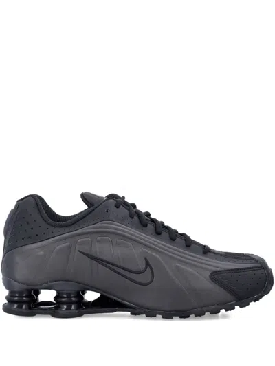 Nike Wmns Shox R4 Sneakers Black