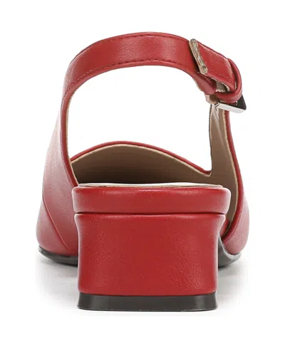 Naturalizer Banks In Red