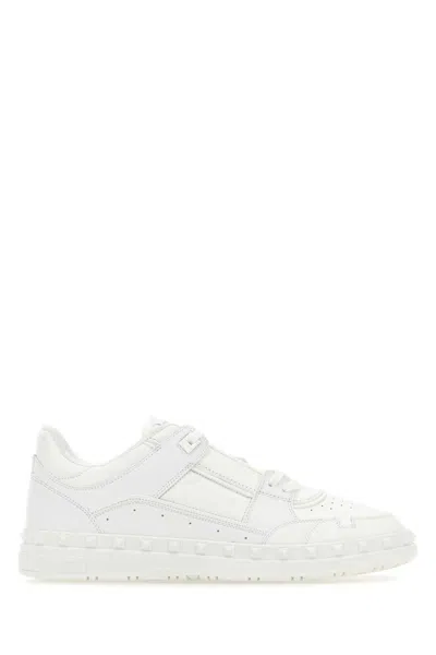 Valentino Garavani Freedots Low Top Sneakers In Black