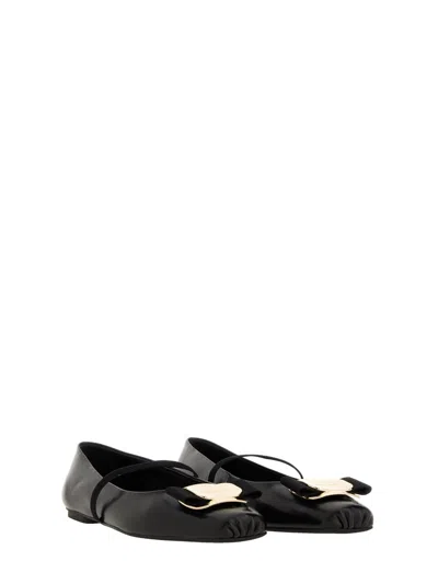 Ferragamo New Vara Plate Ballet Flat Shoes In Black