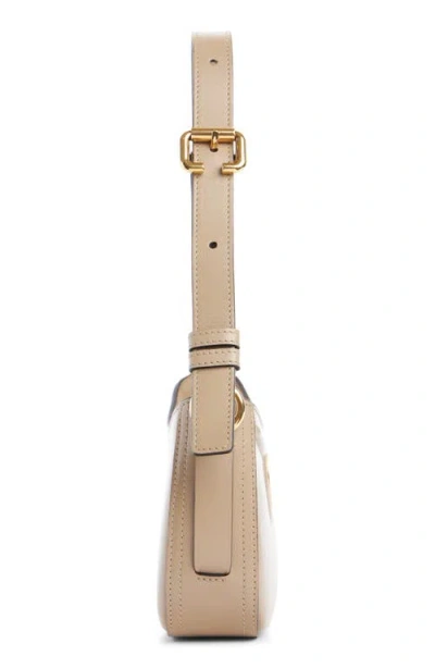 Chloé Horse Medal Grained Leather Shoulder Bag In Brown