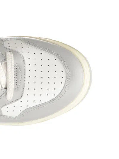 Autry Medalist Bicolor Sneakers In Neutral