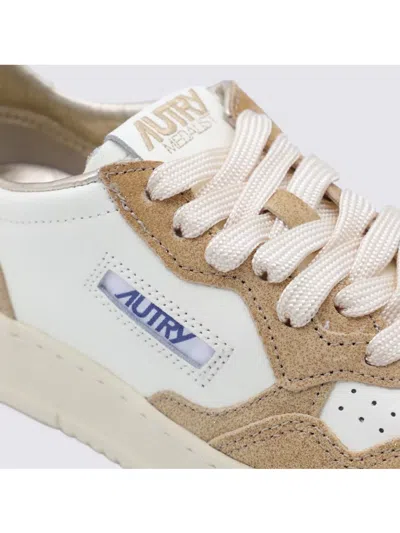 Autry "medalist Low" Sneaker In Neutral