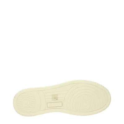 Autry Medalist Low-top Sneakers In White