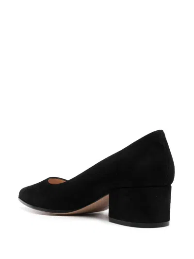 Gianvito Rossi Piper Suede Leather Pumps In Black