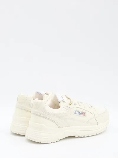 Autry Hyperway Sneakers In Whisper White Laminated Leather And Mesh In Neutral