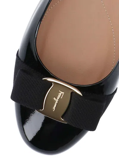 Ferragamo Varina Bow-embellished Patent-leather Ballet Flats In Black