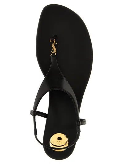 Saint Laurent Sandali Piatti Cassandre In Pelle Liscia Con Tomaia Triangolare In Black