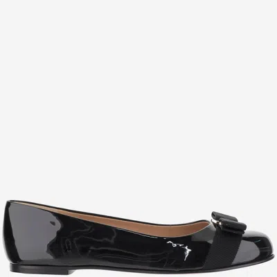 Ferragamo Varina Bow-embellished Patent-leather Ballet Flats In Black