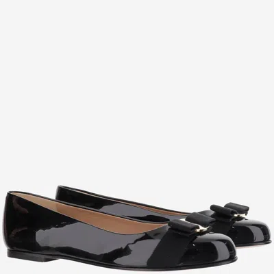 Ferragamo Varina Bow-embellished Patent-leather Ballet Flats In Black