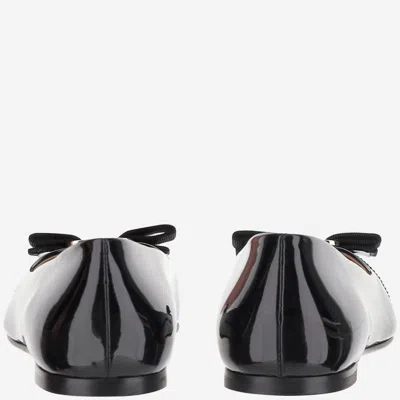 Ferragamo Varina Bow-embellished Patent-leather Ballet Flats In Black