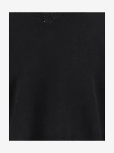 Armarium Cashmere V-neck Knit Sweater In Black