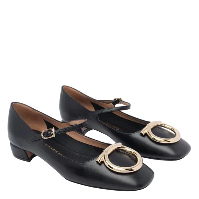 Ferragamo Buckle Detail Gold-tone Hardware Ballerina Shoes In Black