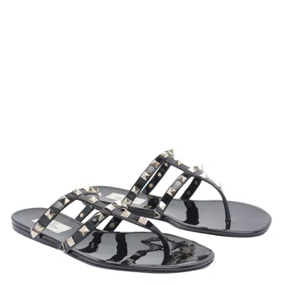 Valentino Garavani Summer Rockstud Thong Sandals In Black