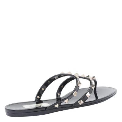 Valentino Garavani Summer Rockstud Thong Sandals In Black