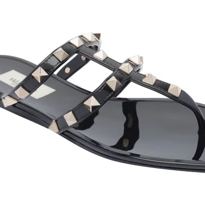 Valentino Garavani Summer Rockstud Thong Sandals In Black