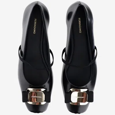 Ferragamo New Vara Plate Ballet Flat Shoes In Black