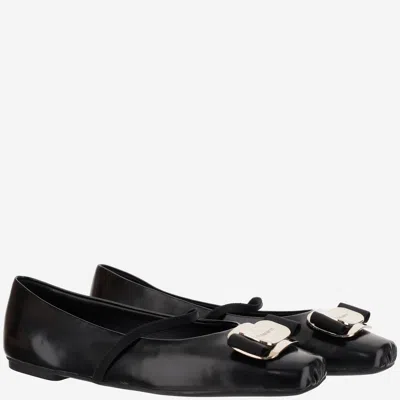 Ferragamo New Vara Plate Ballet Flat Shoes In Black