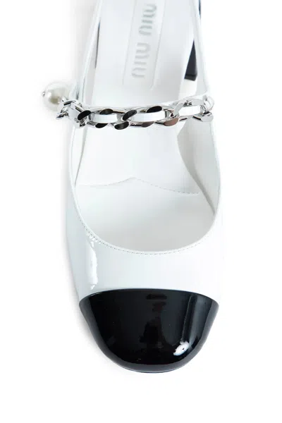 Miu Miu Almond Toe Slingback Pumps With Chain Detail In White