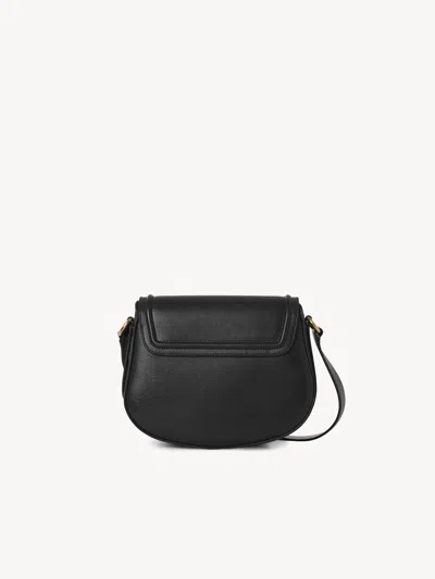 Chloé Grained Leather Shoulder Bag With Prominent Logo Detail In Black
