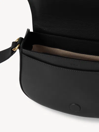 Chloé Grained Leather Shoulder Bag With Prominent Logo Detail In Black