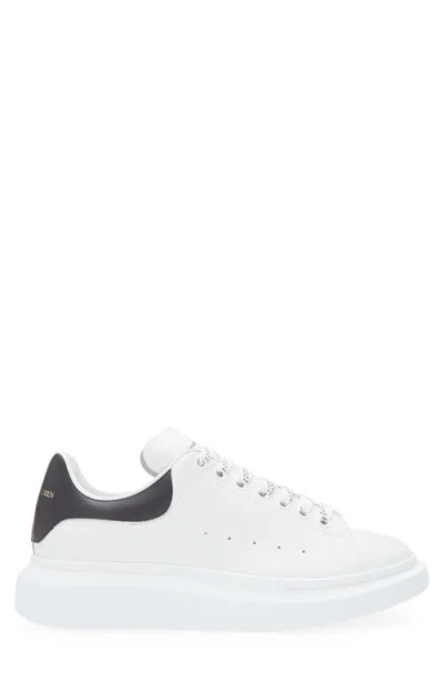 Alexander Mcqueen White And Black Low-top Sneakers With Chunky Sole And Contrasting Heel Tab In Leather Man In White