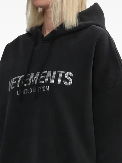 Vetements Black Cotton Sweatshirt With Frontal Logo In Black