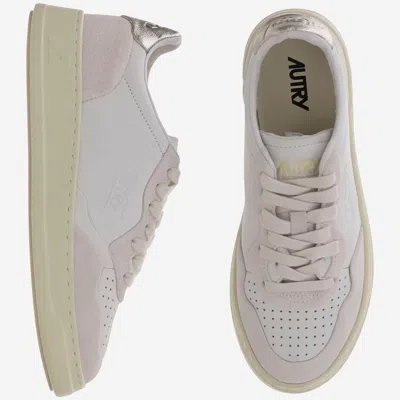 Autry Medalist Low Leather Sneakers In Neutral