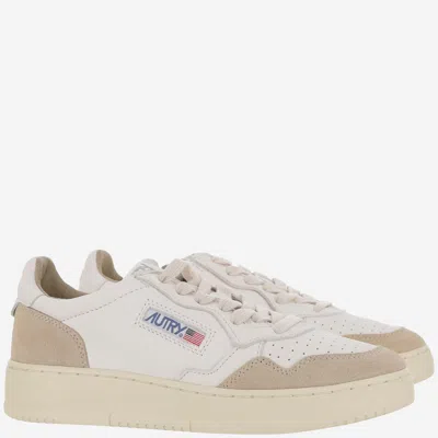 Autry Medalist Low Sneakers In Gold
