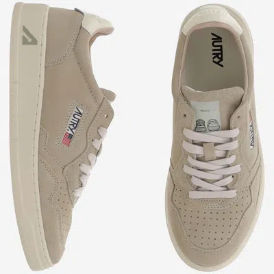 Autry Medalist Low Sneakers In Neutral