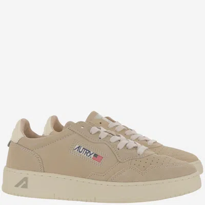 Autry Medalist Low Sneakers In Neutral