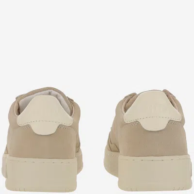 Autry Medalist Low Sneakers In Neutral