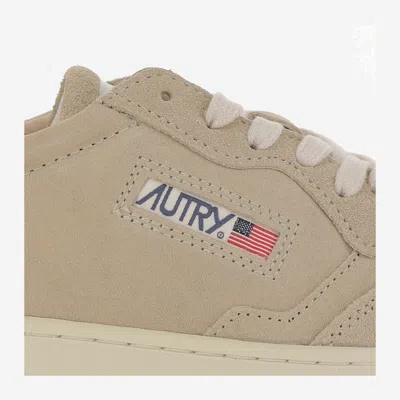 Autry Medalist Low Sneakers In Neutral