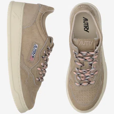 Autry Medalist Low Sneakers In Neutral