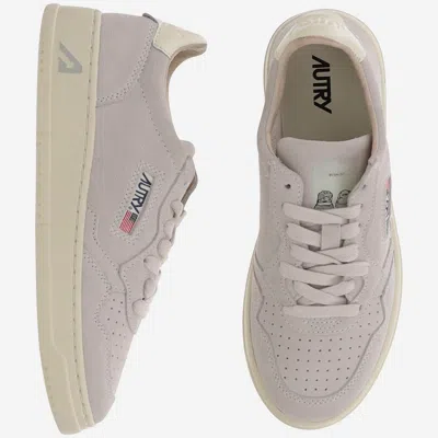Autry Medalist Low Sneakers In Neutral