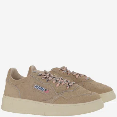 Autry Medalist Low Sneakers In Neutral